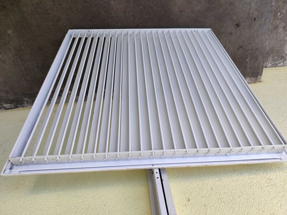 Grila aer aluminiu cu lampi incastrate