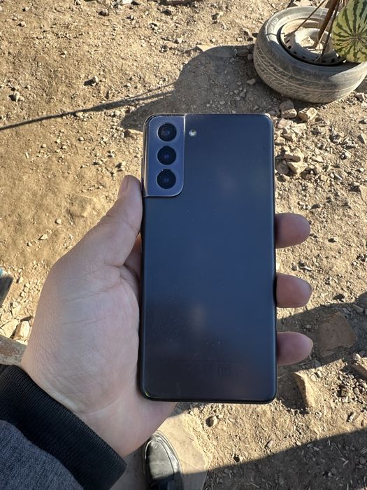 Samsung S21 satiladi aybi steklo siniq