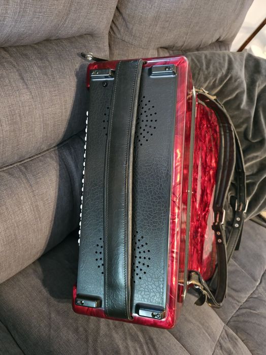 Weltmeister Meteor, 80 bași, în stare excelentă, aproape ca nou.