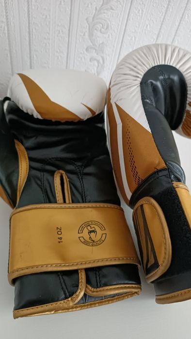 Перчатки для бокса .