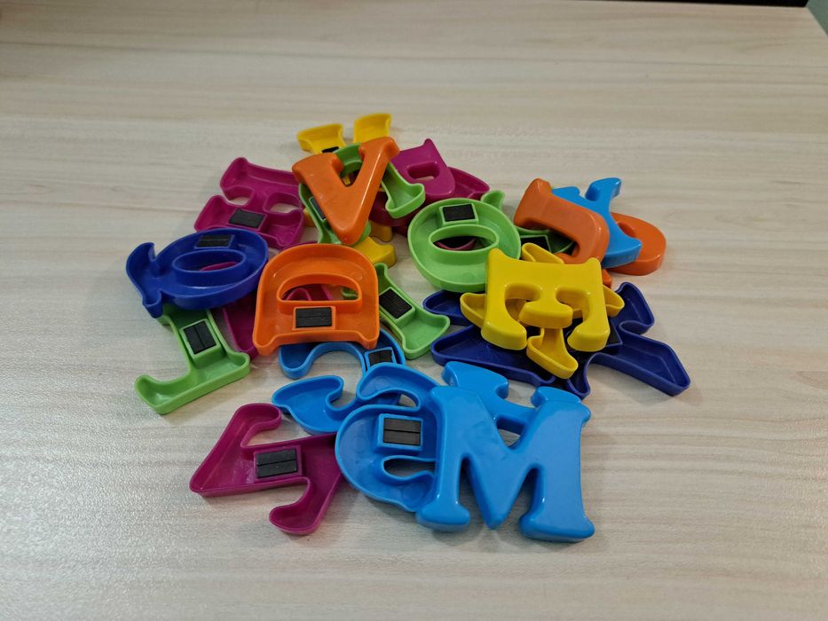 Магнитни букви и цифри