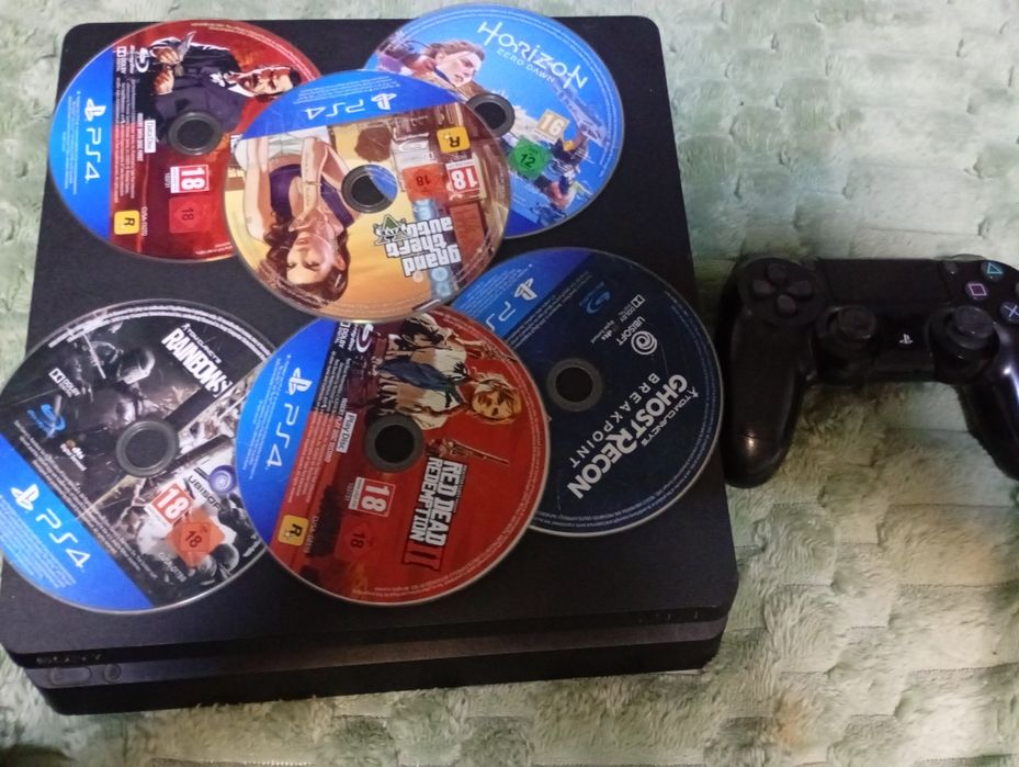 Ps 4 slim de vânzare el merge doar butonul off on nu mai merge