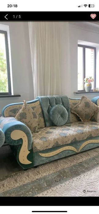 Диван раскошный продается