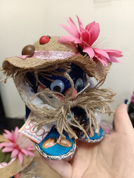 Сувениры ручной работы.