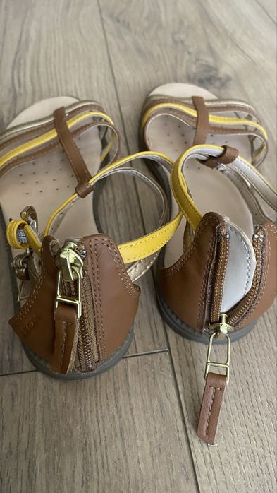 Сандали для девочки кожанные GEOX