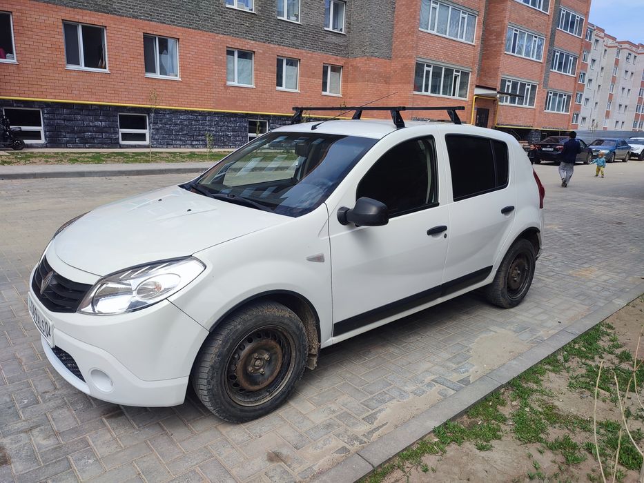 Продам Рено сандеро. 2013г. Газ бензин.