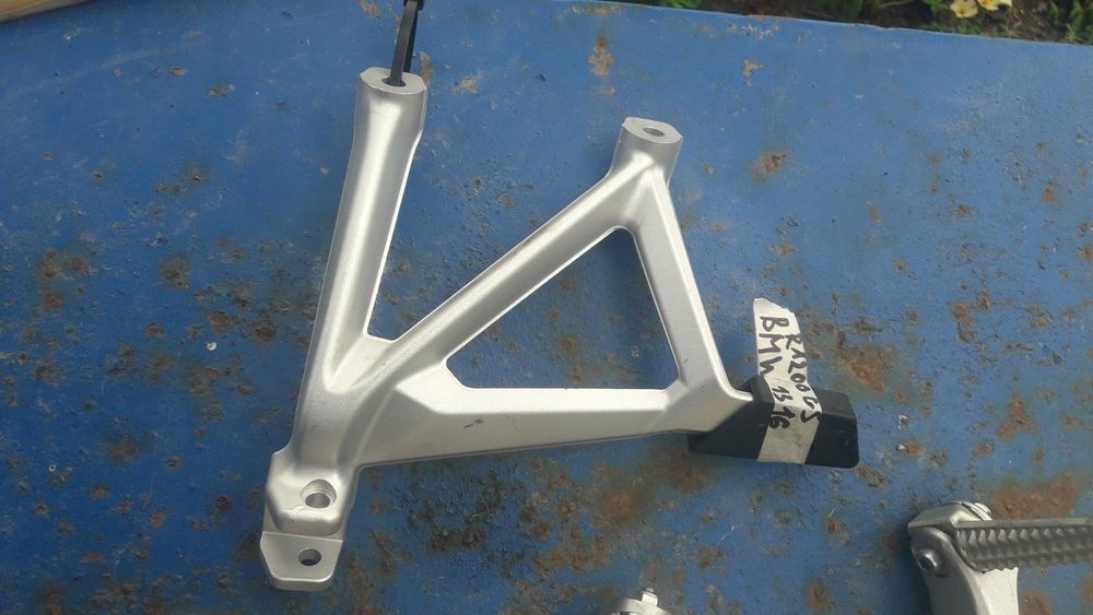 Стойки и стъпенки honda cbr Yamaha r6 r1 bmw