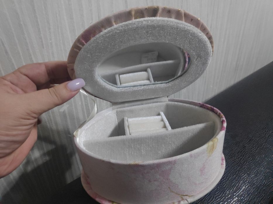 Продам Шкатулка  для украшений для деаочек