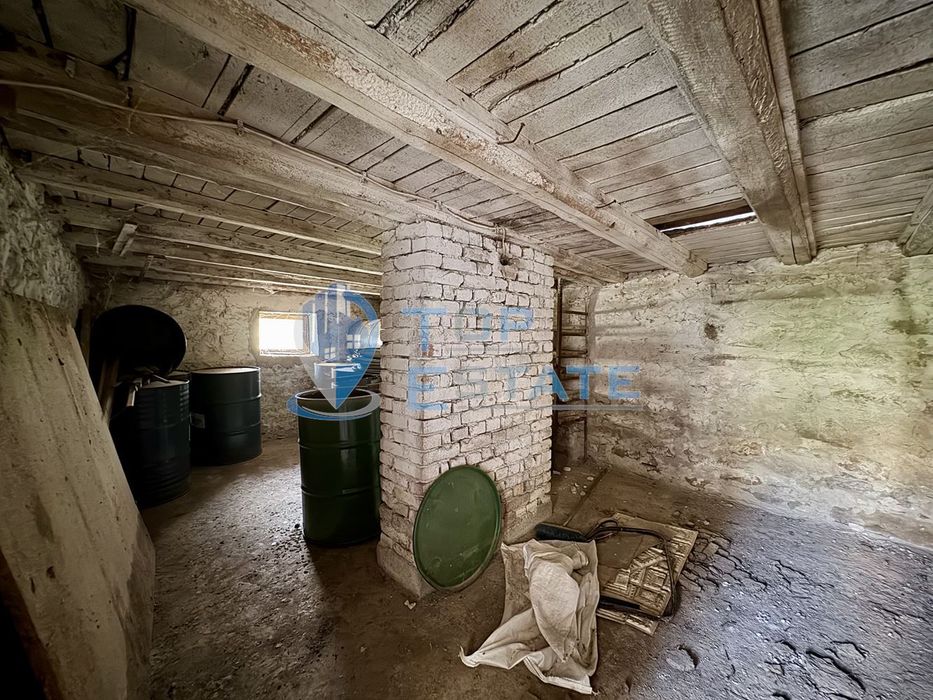 Тухлена къща с кладенец в село Добри дял, област Велико Търново