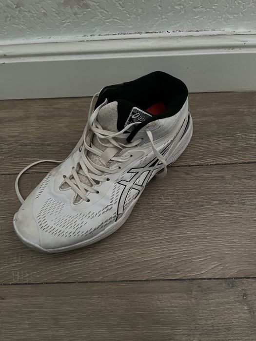 Волейбольные кроссовки Асикс