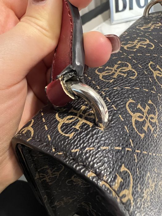 Оригинална кафява чанта  GUESS