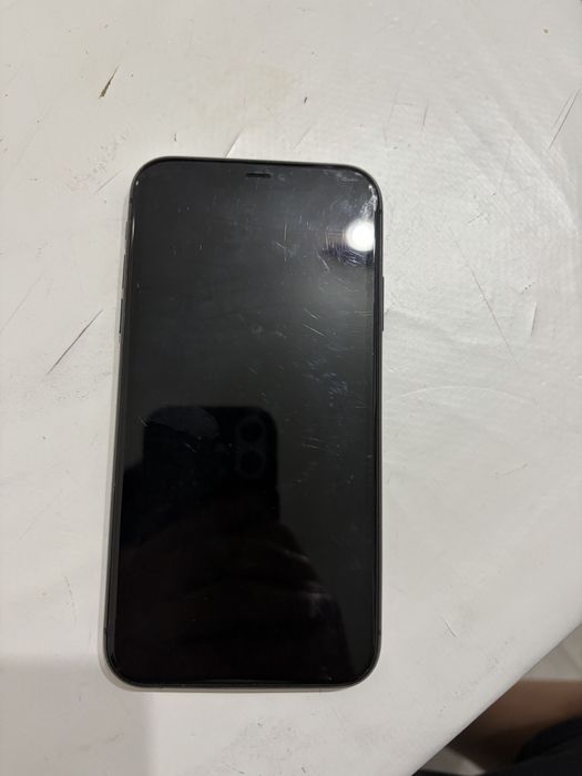 Продаю Айфон 11.