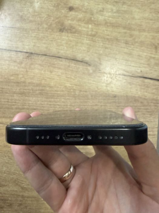 Продам Iphone 16 PRO 256 GB в отличном состояний.