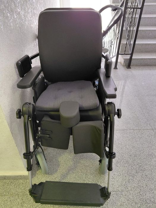 Продам инвалидную коляску