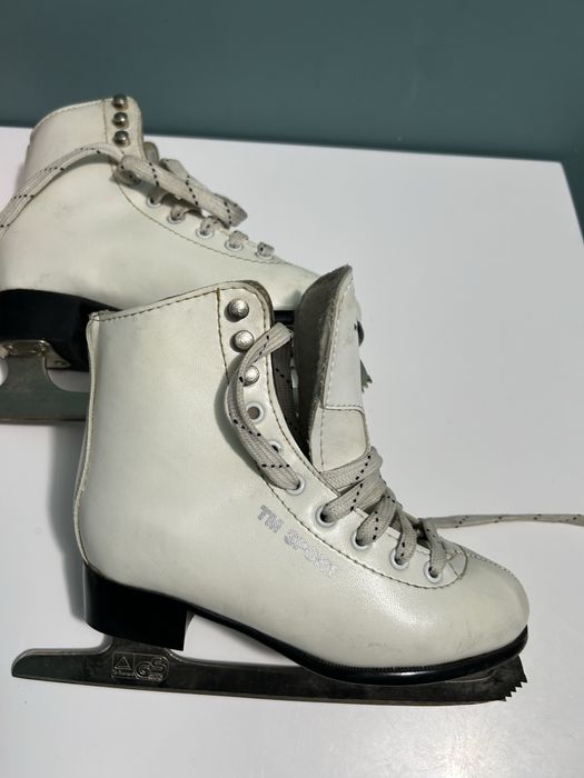 Продам коньки детские