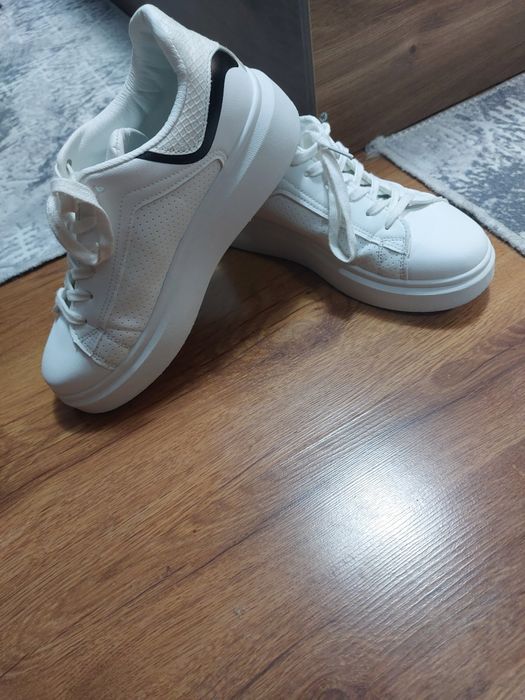 Дамски кожени обувки