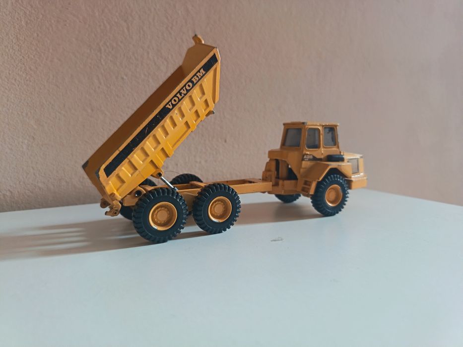 1:50 модел на Volvo -BM