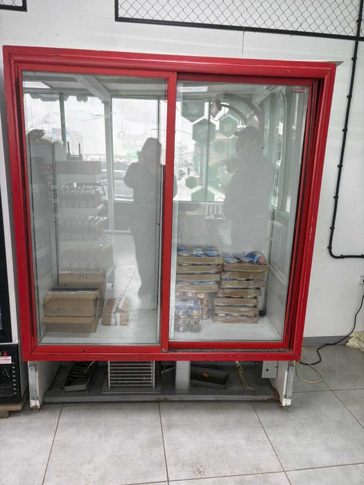 Холодильная витрина