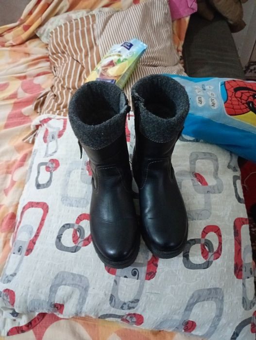 Vând ghete și pantofi de dama piele naturala 38 39 40 marimi