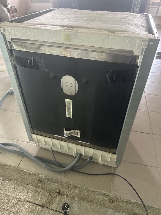 Hotpoint-Ariston HIP 4O23 WLT