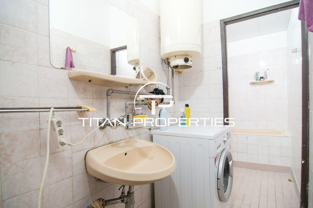 Тристаен апартамент в жк. Тракия