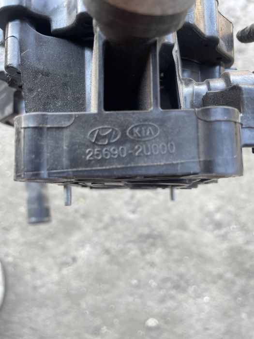 Термостат корпус от Hyundai Tucson 1.6CRDI