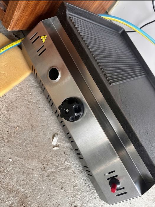 Grill gaz folosit 3 luni maxim