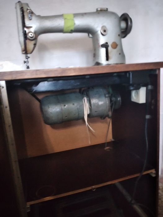 Продам швейную машину