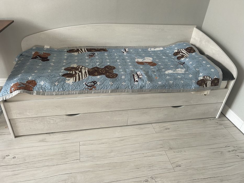 Продам две кровати одинаковые