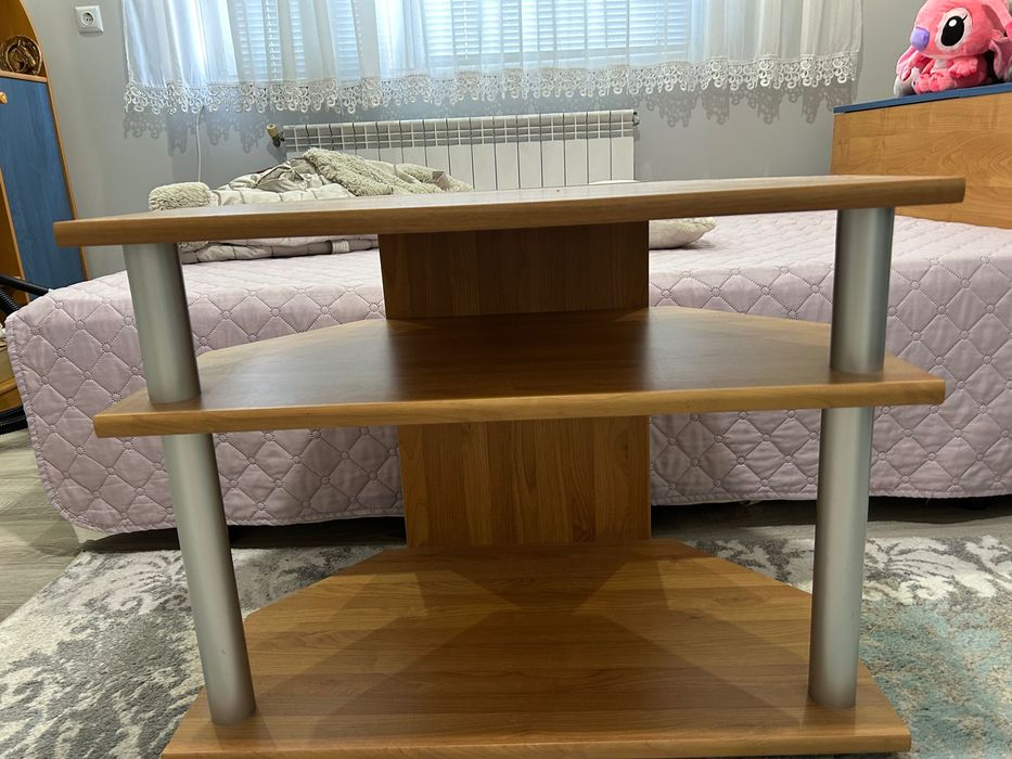 Дървен тв шкаф кафяво