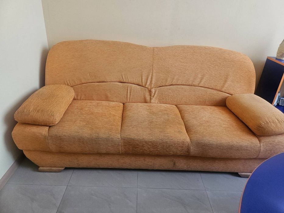 Диван с две кресла и масичка (подарък).