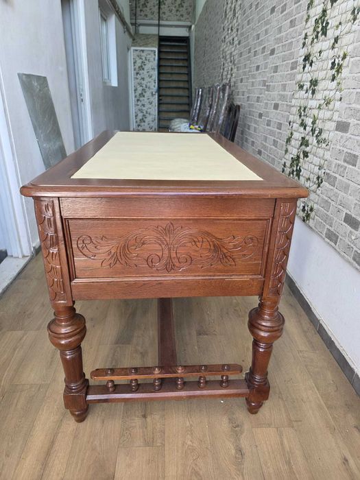 Set Unic Mobilier de Prestigiu: Birou Masiv Neorenascentist și Scaun birou – Recondiționate cu Piele Naturală