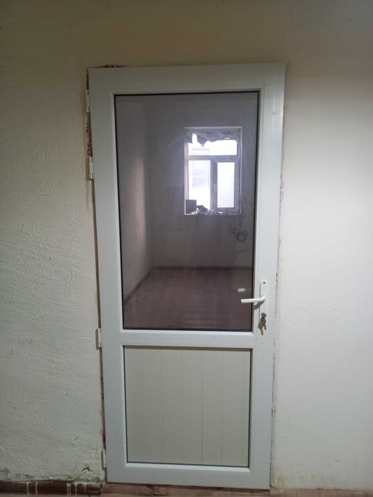 Дверь пластиковая