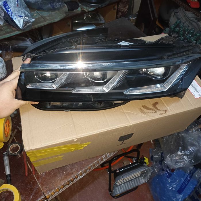 far stanga fata vw touareg trei 761-94108p