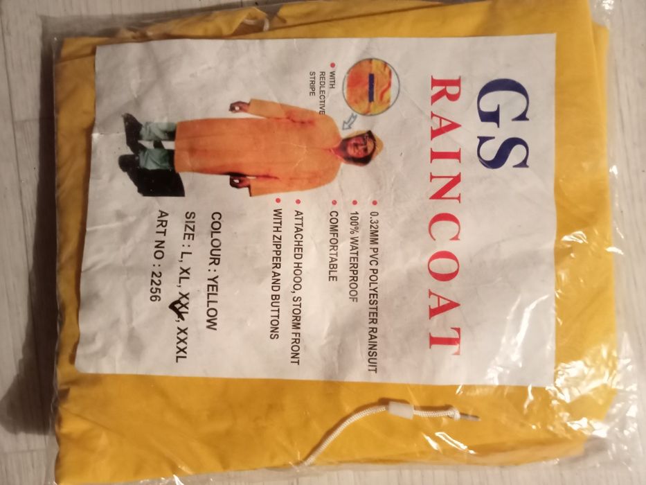 Продам   три   плаща  клеёнчатые