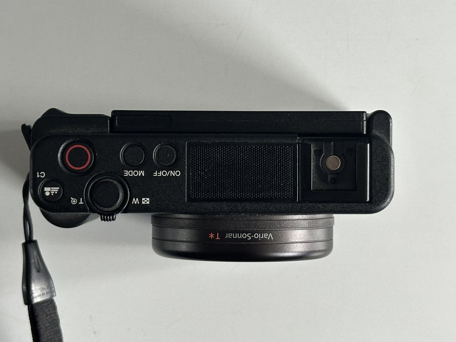 Aparat foto video Sony ZV1 - ideal pentru camera web si vloging
