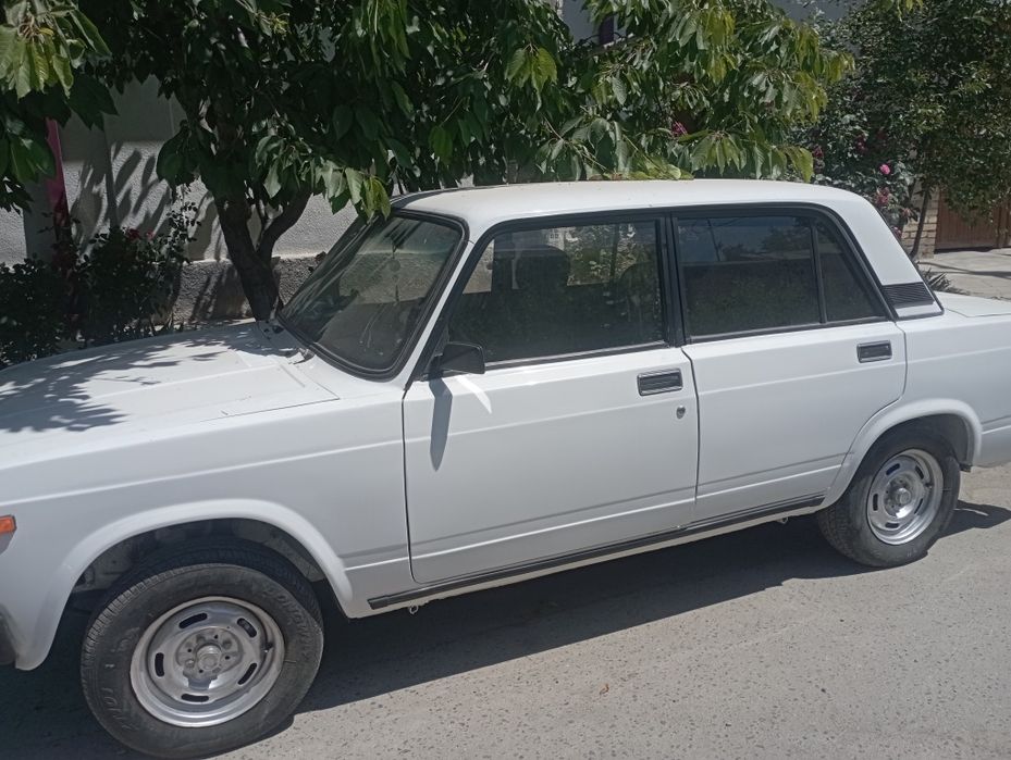 Vaz 2105 sotiladi