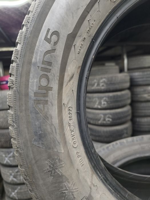 Зимни гуми 215/65R17