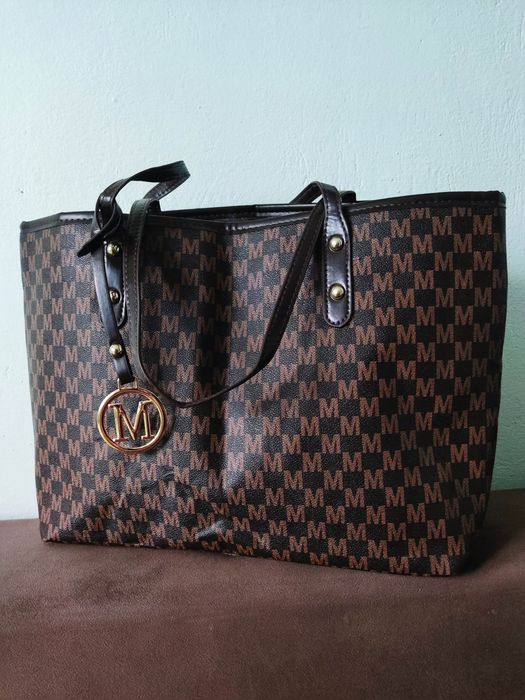 Дамска чанта с цип