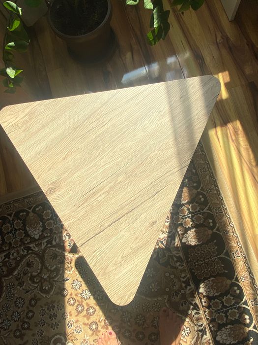 Помощна маса триъгълна