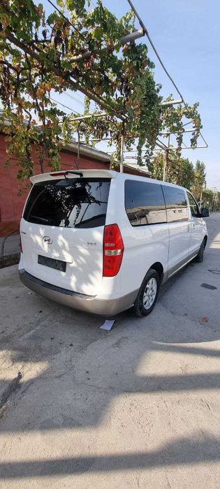 Микроавтобус Hyundai Grand Straia