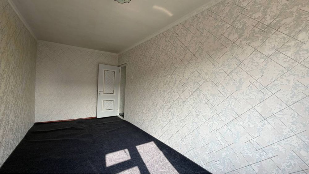 zudlik bilan fargona shaxar frunze masifda 2xonali kv sotiladi