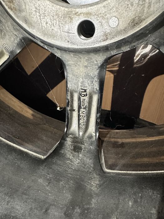 Продам комплект из 4 дисков с резиной.