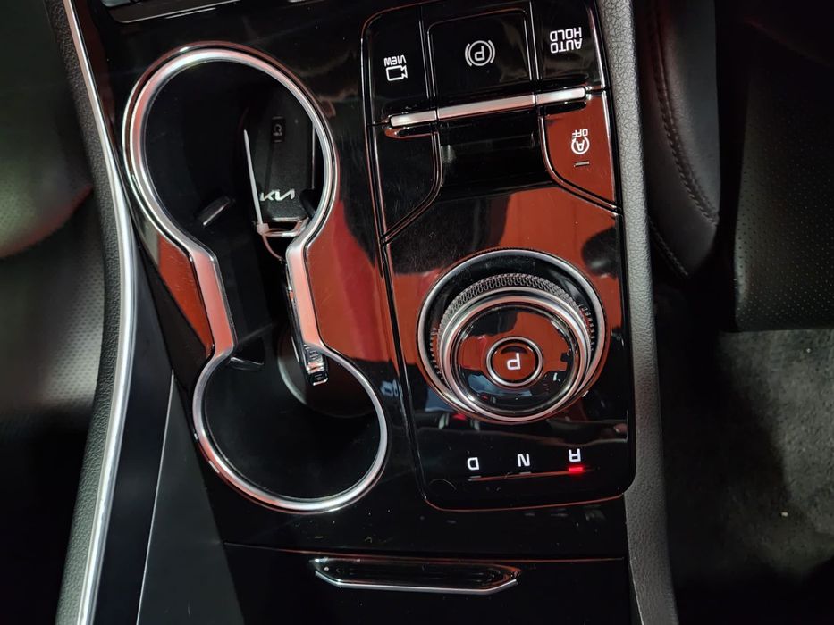 Kia K5 автомобиль