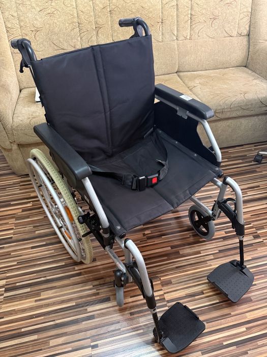 Carut scaun handicap dizabilitati batrani (ca nou)
