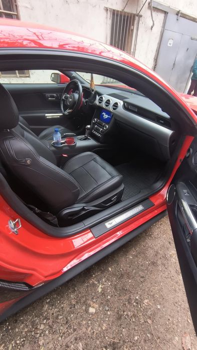 Автомобил под наем за абитуриентски бал  Форд мустанг GT  50