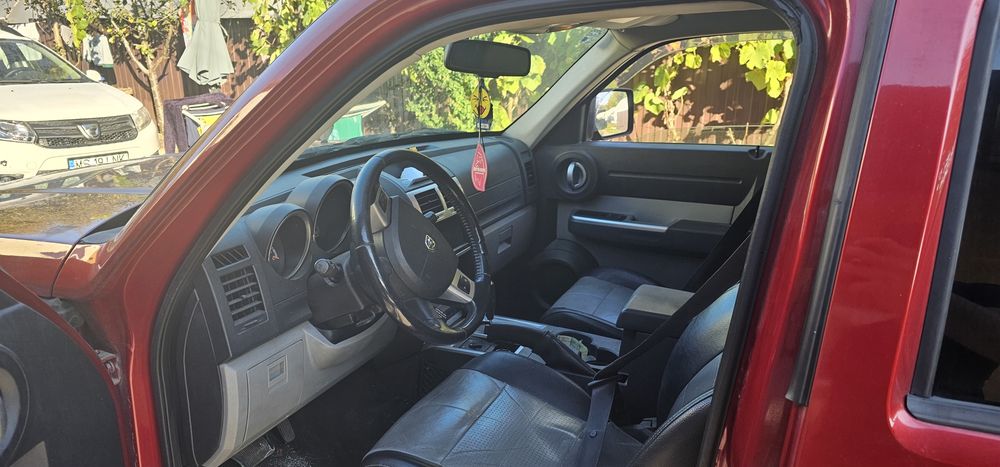 Vând urgent dodge nitro
