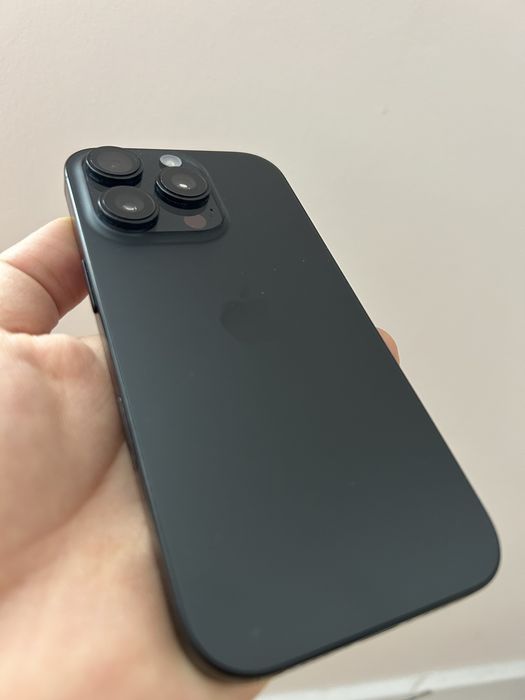 IPhone 16 pro чёрный титан 256Гб