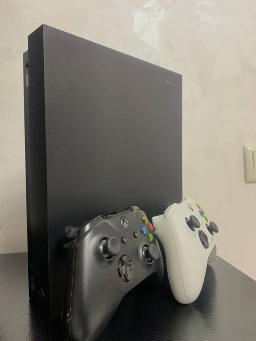 Xbox one 1тб 2джойстика