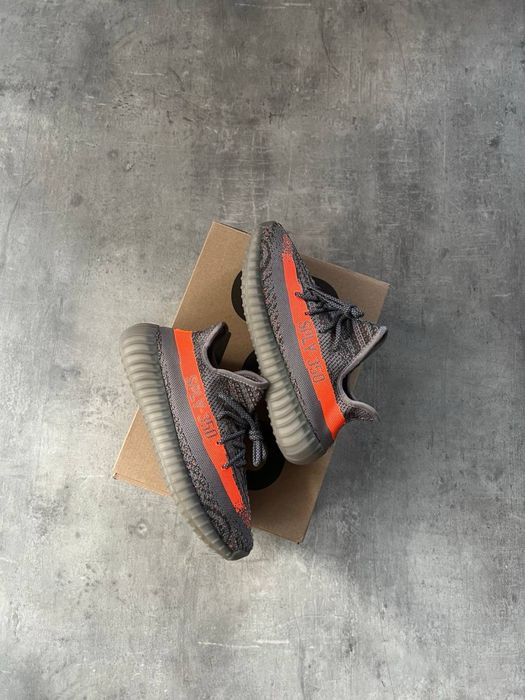 Отново Yeezy Boost 350 v2 Beluga